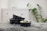 Kerbl Edelstahlnapf mit Motiv 1800 ml, Schwarz - Produkttyp: Futternapf - Tierart: Hund - Material: Edelstahl