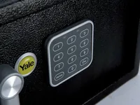 Yale YLV/200/DB2 Free Standing Safe 24 l Steel Black