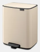 Brabantia Treteimer Bo 12 l, Beige - Fassungsvermögen: 12 l - Anzahl Behälter: 1 - Detailfarbe: Beige - Form: Eckig - Material: Stahl