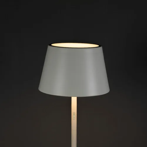 Konstsmide Stehleuchte Pomezia USB, Weiss - Betriebsart: Akkubetrieb - Lampensockel: LED fest verbaut - Smart Home: Nicht kompatibel - Farbtemperatur Kelvin: 2700 K - 3000 K - 4000 K - Anwendungsbereich: Outdoor - Gesamtleistung: 10 W