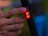 BBB Rücklicht Salute mit Akku / USB - Betriebsart: Akkubetrieb - Lichtfarbe: Rot - Montageart: Gummizug - Leuchten Kategorie: Rücklicht - Lichtstärke: 8 lm - Set: Nein