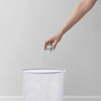 Zeller Present Papierkorb Mesh 15 l, Weiss - Anzahl Behälter: 1 - Detailfarbe: Weiss - Form: Rund - Fassungsvermögen: 15 l - Höhe: 34.5 cm - Material: Metall