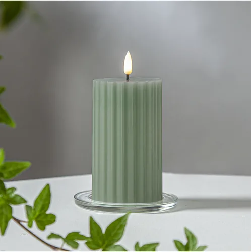 Star Trading LED-Kerze Pillar Flamme Stripe, Ø 7.5 x 15 cm, Grün - Betriebsart: Batteriebetrieb - Fernbedienung: Nein - Aussenanwendung: Nein - Höhe: 15 cm - Timerfunktion: Ja - Set: Nein
