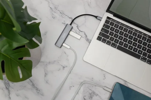 USB-C 4 PORT HUB 2X USB A + 2X USB-C