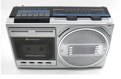 soundmaster Radio RR20SI Silber - Widerstandsfähigkeit: Keine Angabe - Radio Tuner: FM - Stromversorgung: Akkubetrieb - Netzbetrieb - Detailfarbe: Silber - Streaming Formate: Keine - Ausstattung: Kassettendeck - Mikrofon