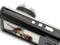 Kodak Fotokamera PixPro FZ55 – Silber - Bildsensortyp: CMOS - Bildsensor Auflösung: 16 Megapixel - Widerstandsfähigkeit: Keine Angabe - Speicherkartentyp: SD - SDHC UHS-II - SDXC UHS-II - Bauform Kamera: Kompakt - GPS: Nein