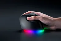 Razer Gaming-Maus Pro Click V2 Vertical - Maus-Typ: Gaming - Maus Features: Umschaltbare DPI-Auflösung - Vertikales Design - Daumentaste - Beleuchtung - Programmierbare Tasten - Integrierter Speicher - Bedienungsseite: Rechtshänder - Detailfarbe: Schwarz