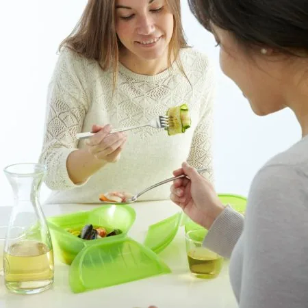 Lékué Mikrowellen-Dampfgarer Tief Grün - Material: Silikon - Detailfarbe: Grün - Set: Nein - Unterteilungsmöglichkeit: Nein - Fassungsvermögen: 0.65 l