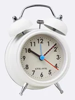 Chic Mic Klassischer Wecker Cloud Nine - Betriebsart: Batteriebetrieb - Funksignal: Nein - Funktionen: Alarm - Licht - Ausstattung: Zeit - Displaytyp: Analog - Detailfarbe: Weiss