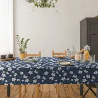 d-c-fix Tischdecke Fiesta dusk 140 cm x 180 cm, Blau/Weiss - Material: Polypropylen (PP) - Eigenschaften: Keine Eigenschaft - Breite: 140 cm - Länge: 180 cm - Motiv: Blume - Detailfarbe: Weiss - Blau
