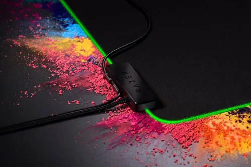 Razer Gaming-Mausmatte Goliathus Extended Chroma Schwarz - Tiefe: 294 mm - Breite: 920 mm - Detailfarbe: Schwarz - Form: Eckig - Höhe: 3 mm - Handgelenkauflage: Nein