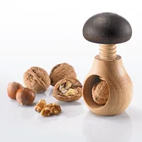 Westmark Nussknacker Holzi, Buchenholz 6.2 x 5.8 x 9.5 cm Holz, Braun - Material: Holz - Detailfarbe: Braun - Set: Nein