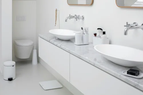 Brabantia Seifenspender-Set ReNew mit Zahnputzbecher und Schale Weiss - Wandmontage: Nein - USB-Schnittstelle: Nein - Sensor-Technik: Nein - Detailfarbe: Weiss - Fassungsvermögen: 250 ml