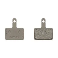Shimano Bremsbeläge B05S mit Feder und Clip - E-Bike Ready: Ja - Kühlrippen: Nein - Kompatibilität Hersteller: Shimano - Belagmischung: Organisch - Für Bremsenmodell: Deore BR-C501 - BR-M416A - BR-M315 - BR-MT400 - BR-T615 - BR-M3050 - BR-UR300 - BR-TX805